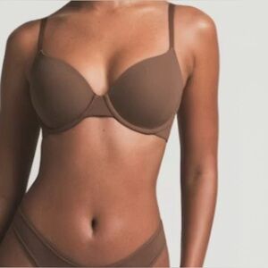 SKIMS Khaki Women's Bra fit everybody t shirt bra